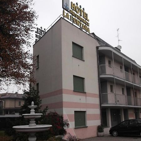 Hotel Residence La Fontana Мариано Коменсе Екстериор снимка