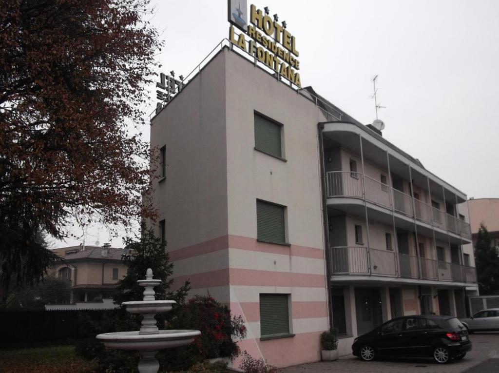Hotel Residence La Fontana Мариано Коменсе Екстериор снимка