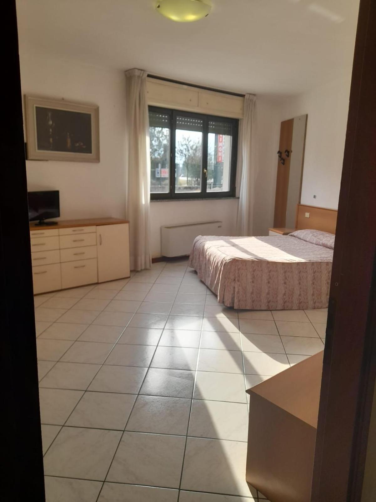 Hotel Residence La Fontana Мариано Коменсе Екстериор снимка