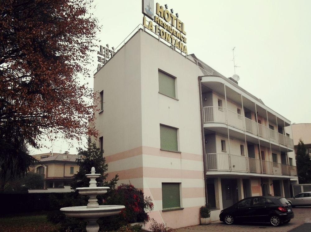 Hotel Residence La Fontana Мариано Коменсе Екстериор снимка