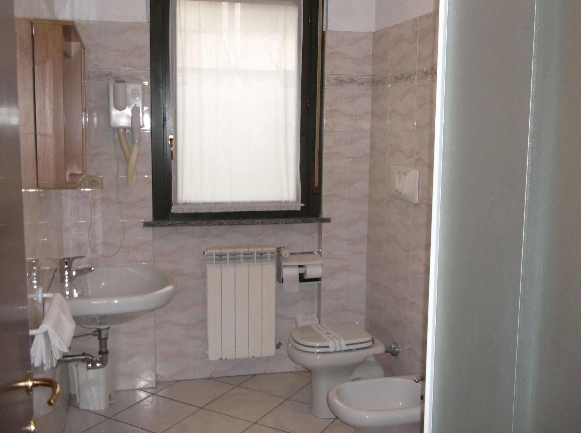 Hotel Residence La Fontana Мариано Коменсе Екстериор снимка