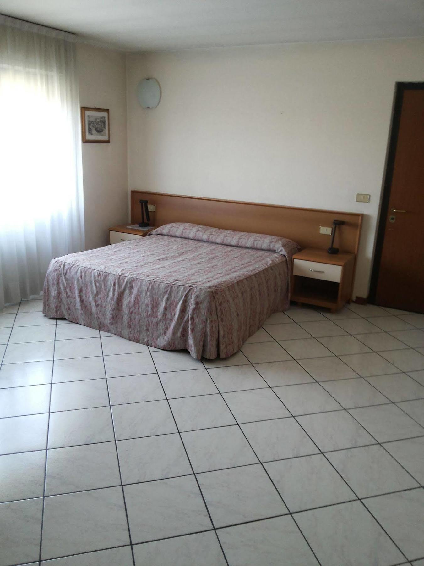 Hotel Residence La Fontana Мариано Коменсе Екстериор снимка